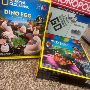 1 board game 2 National Geographic kits